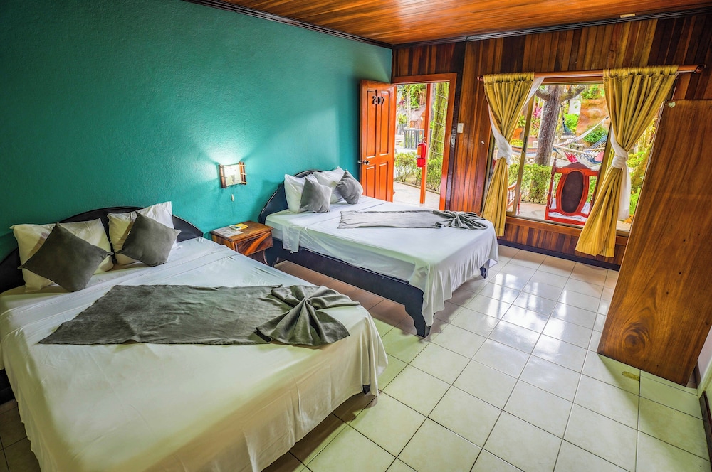 arenal hostel resort