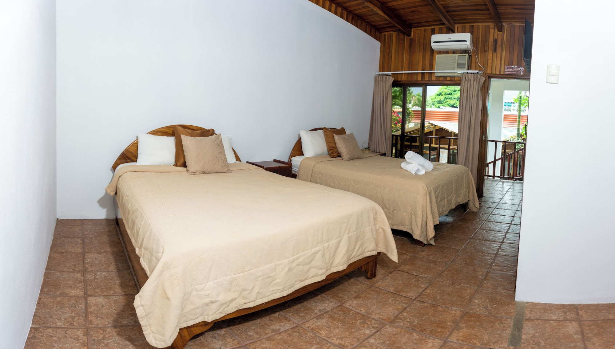 arenal hostel resort