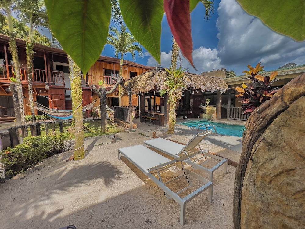 arenal hostel resort