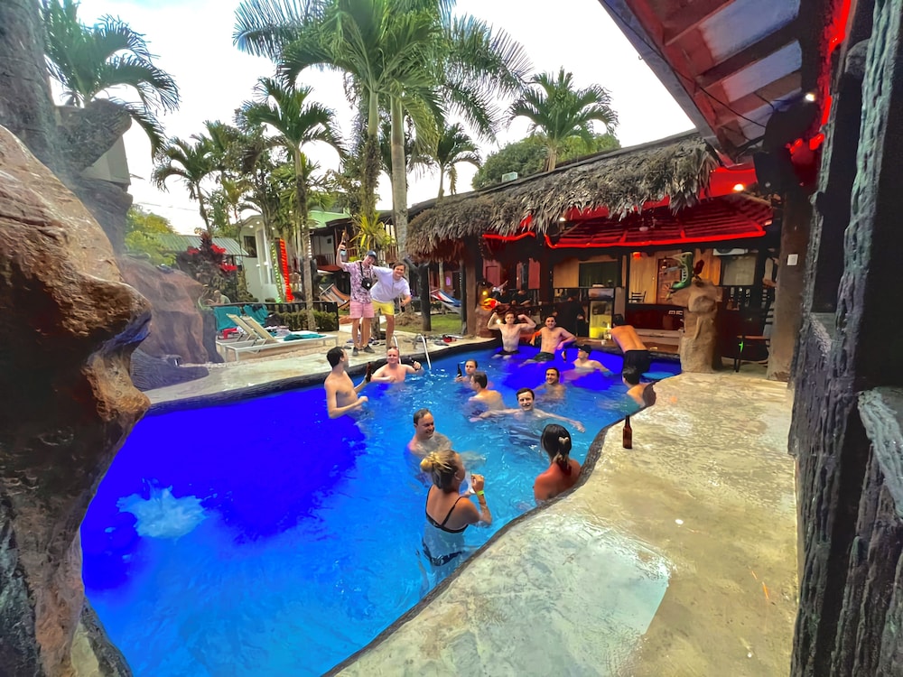 arenal hostel resort