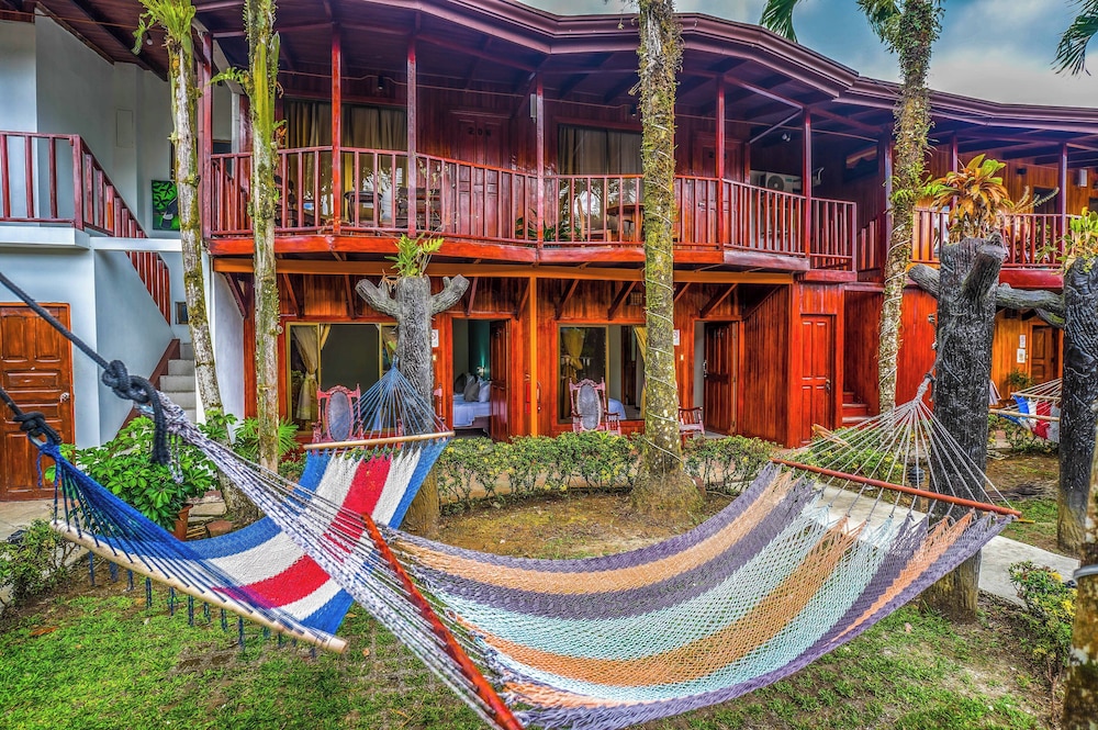 arenal hostel resort