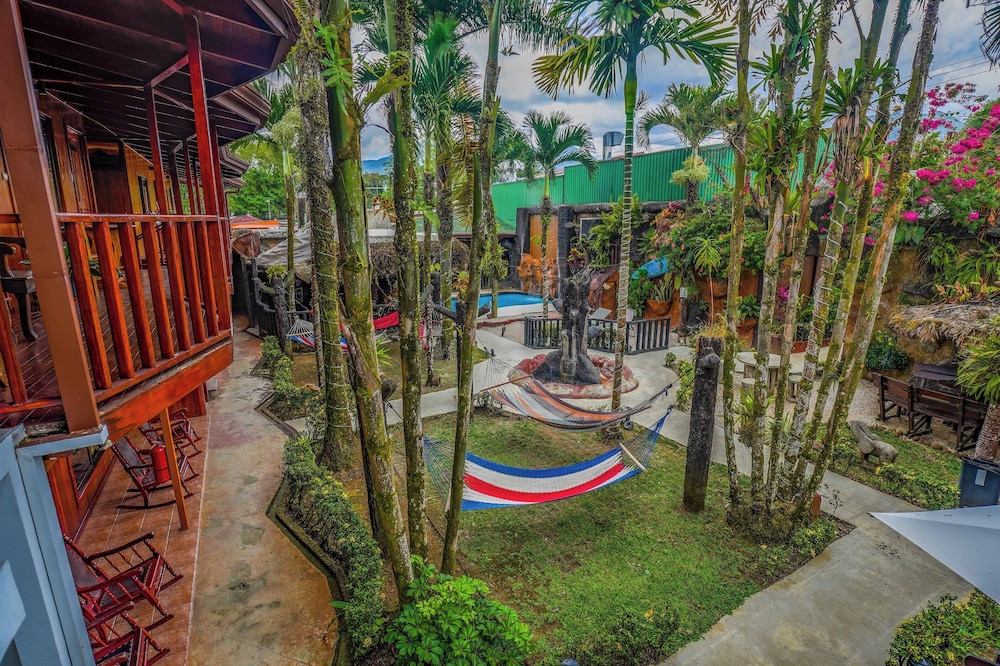 arenal hostel resort