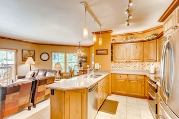 Heart Of River Run & Spacious 2Br Premier Condo,219 River Run Road,4 star
