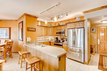 Heart Of River Run & Spacious 2Br Premier Condo,219 River Run Road,4 star