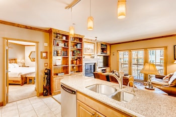 Heart Of River Run & Spacious 2Br Premier Condo,219 River Run Road,4 star
