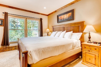 Heart Of River Run & Spacious 2Br Premier Condo,219 River Run Road,4 star