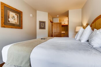 Premier Red Hawk Lodge 2 Br-Walk To Slopes-Kids Ski Free Condo,0020 Red Hawk Circle,3.5 star