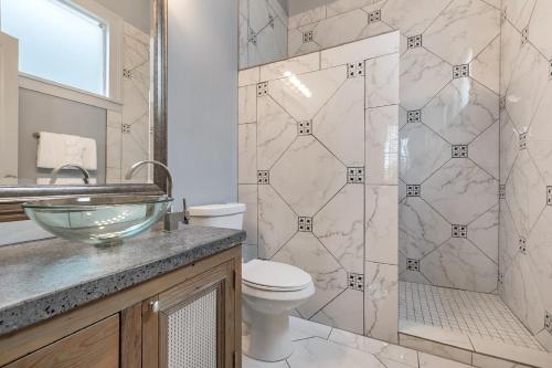 hosteeva 2br steps to st charles ave