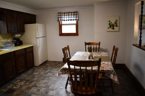 Brook Road Condo,,3 star