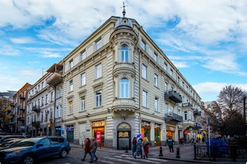 tiflis opera aparthotel