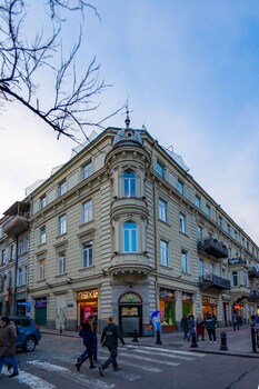 tiflis opera aparthotel