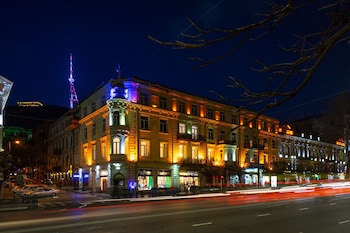 tiflis opera aparthotel