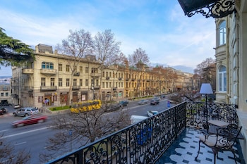 tiflis opera aparthotel