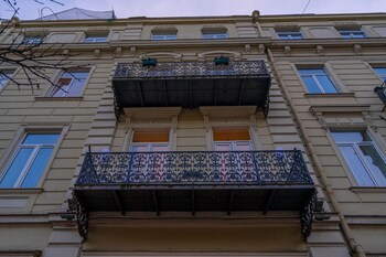 tiflis opera aparthotel