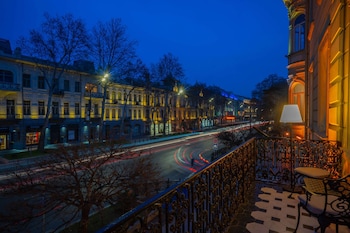 tiflis opera aparthotel