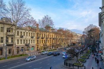 tiflis opera aparthotel