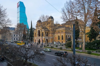 tiflis opera aparthotel