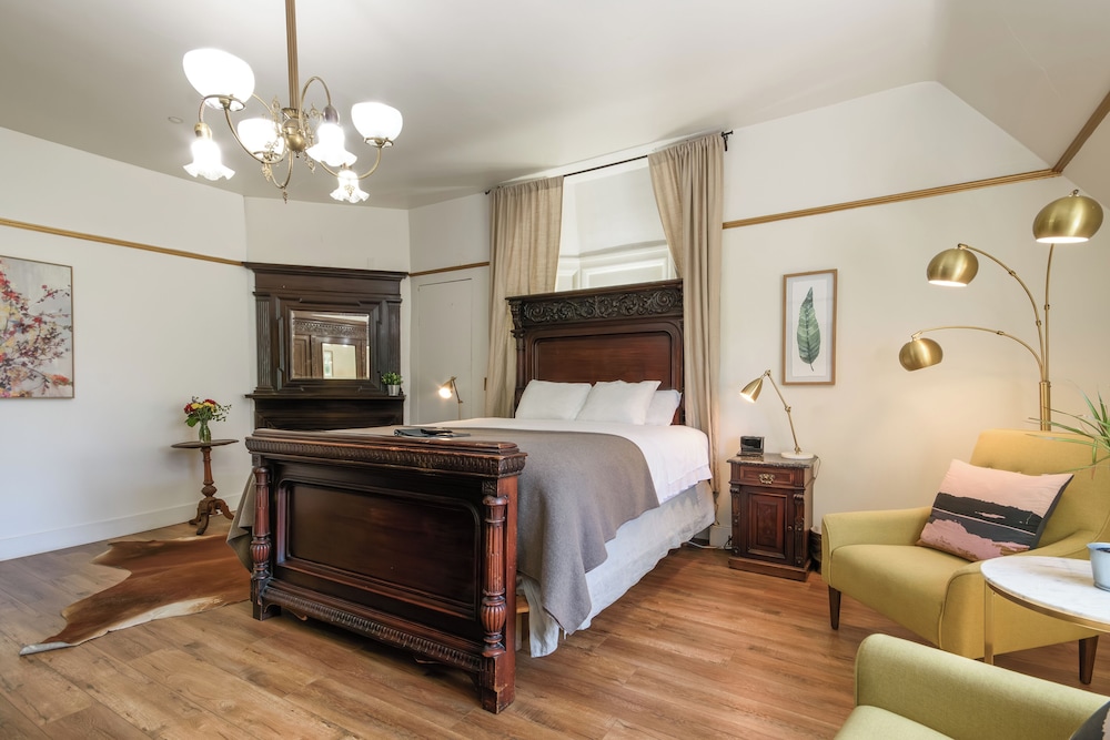 cedar gables inn