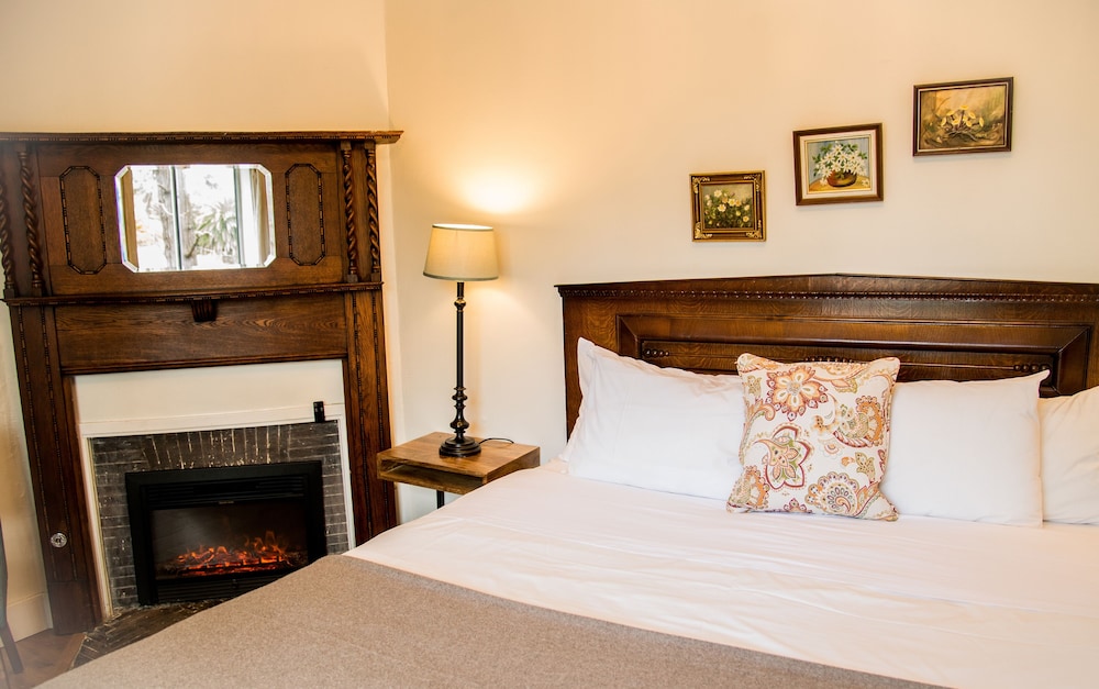 cedar gables inn