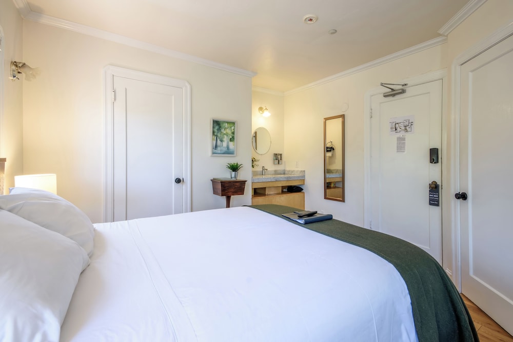 cedar gables inn