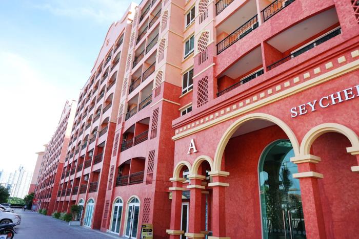 seven seas resort pattaya and sofa bed