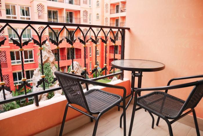 seven seas resort pattaya and sofa bed