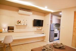 seven seas resort pattaya and sofa bed