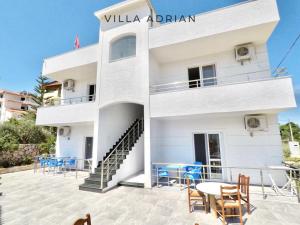 villa adrian