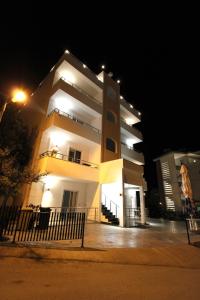 villa adrian