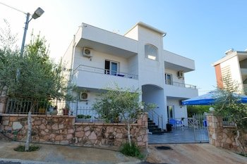 villa adrian