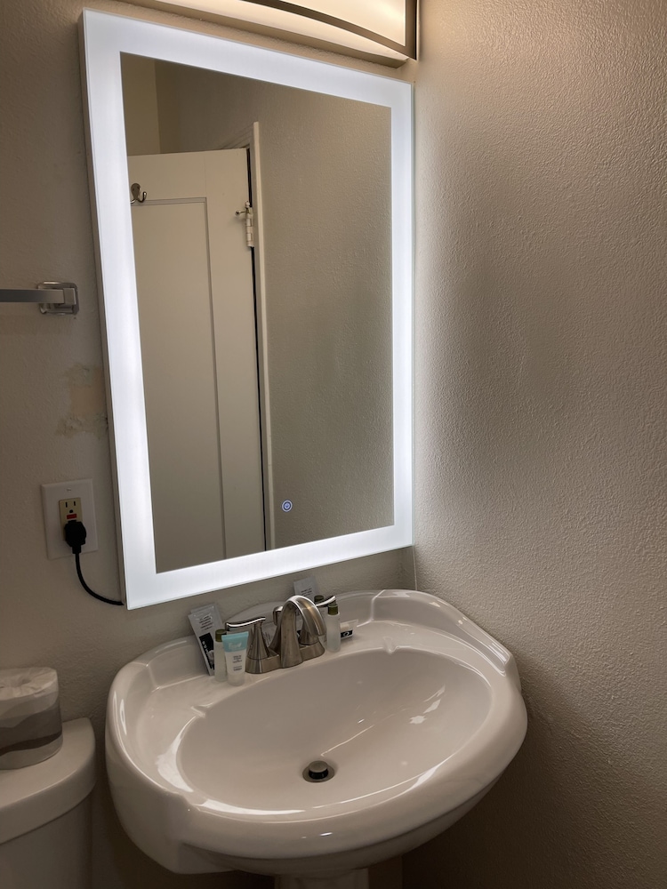 the palomar inn