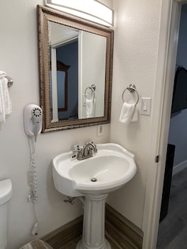 the palomar inn