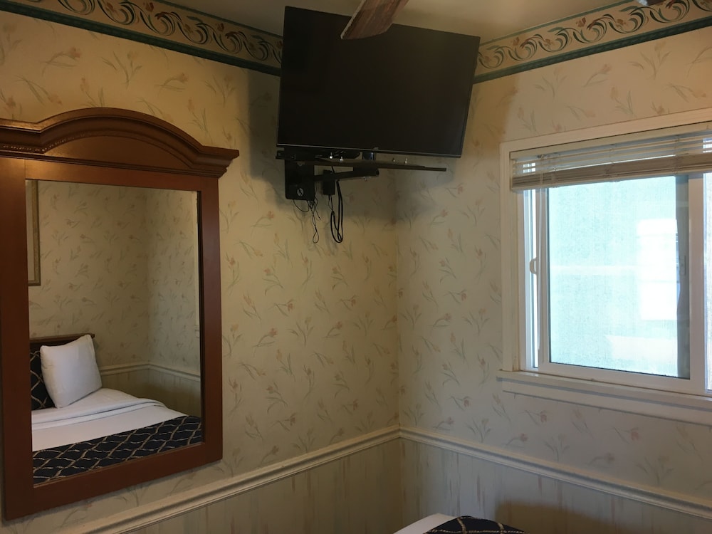 the palomar inn