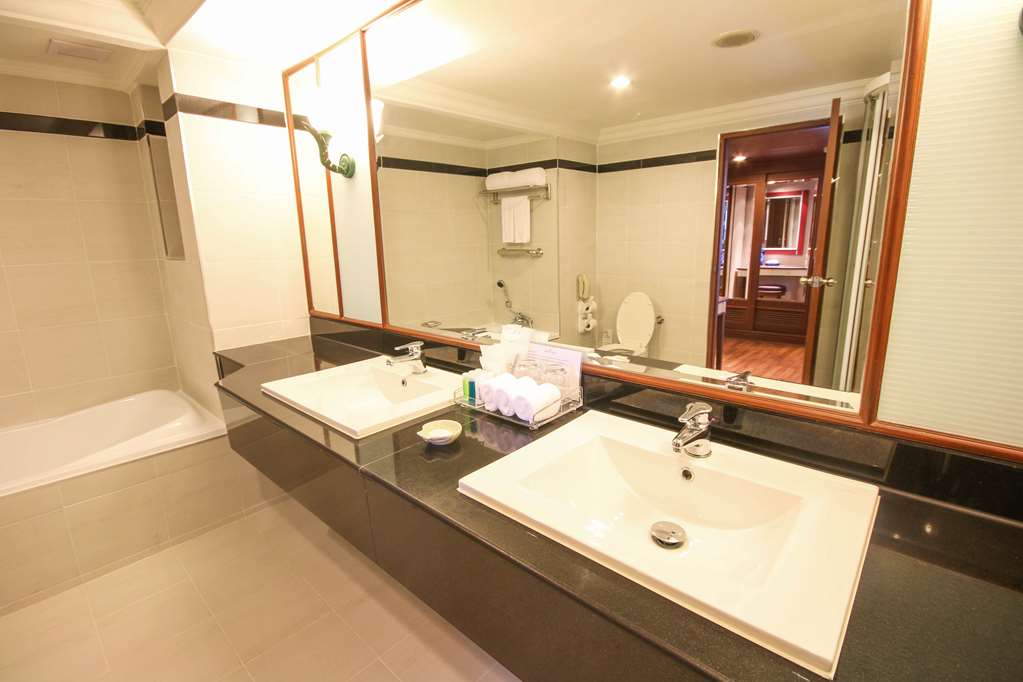 golden tulip sovereign hotel bangkok