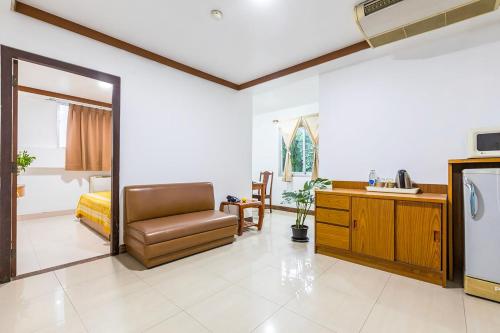 collection o howard square boutique hotel