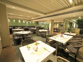 d r utthama nellore am hotel kollection