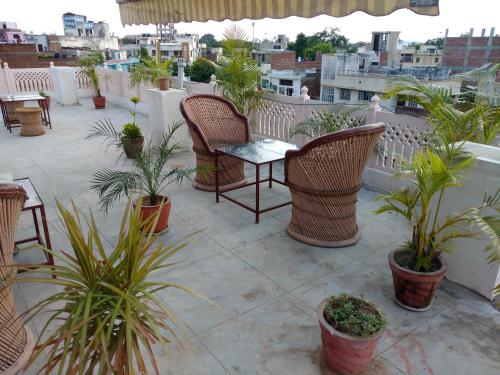 madhav guest house
