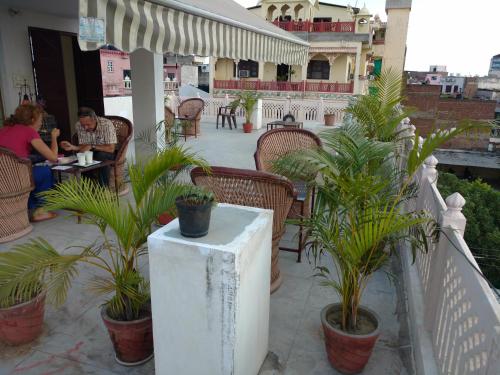 madhav guest house