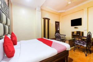 oyo 74978 hotel aadaab