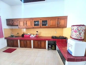 homestay jogja 4 kamar tidur full ac dekat gembiraloka