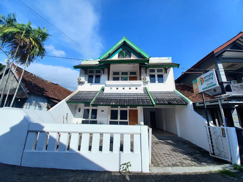 homestay jogja 4 kamar tidur full ac dekat gembiraloka