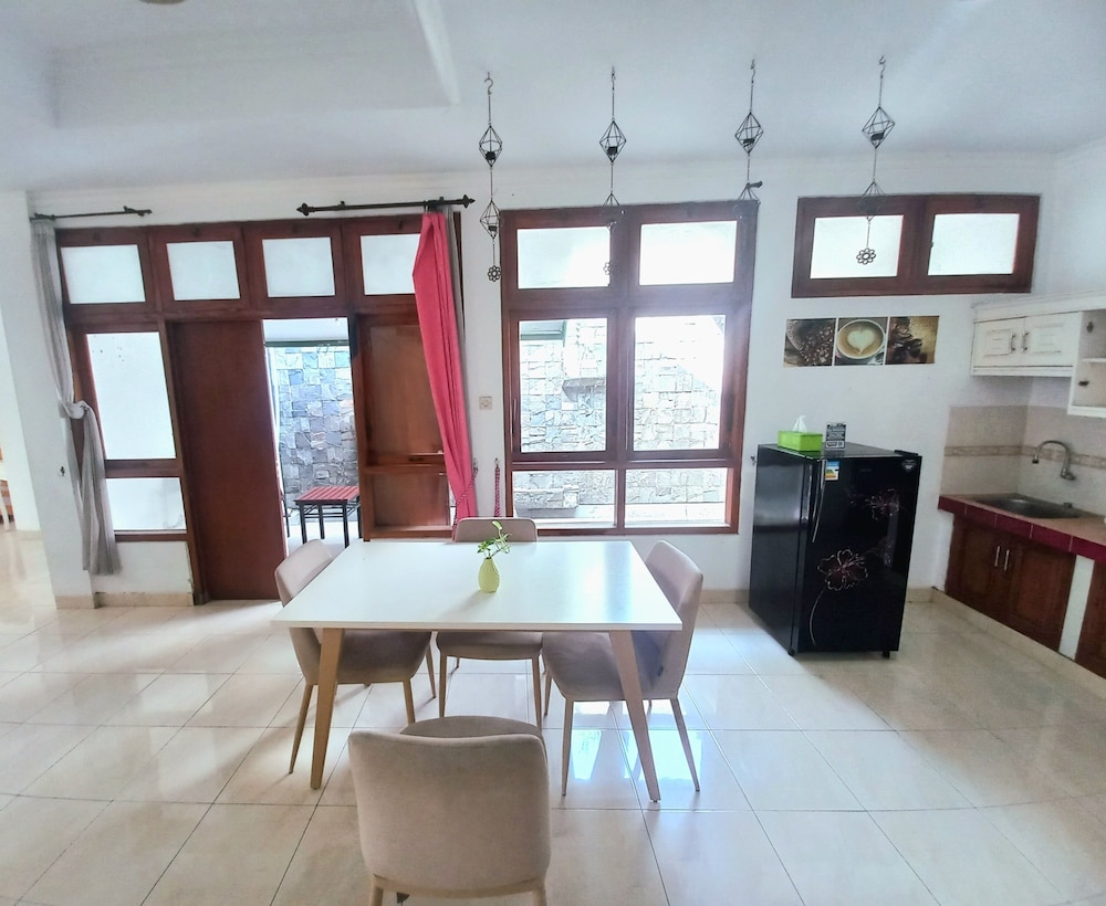 homestay jogja 4 kamar tidur full ac dekat gembiraloka