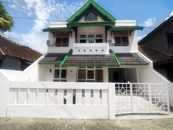 homestay jogja 4 kamar tidur full ac dekat gembiraloka
