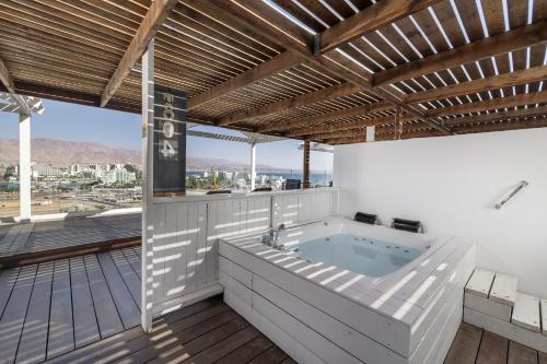 c hotel eilat
