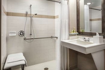 Hilton Boston Logan Airport,Downtown Boston>>Boston,4 star