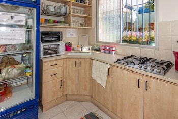 port inn hostel