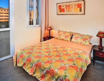 port inn hostel