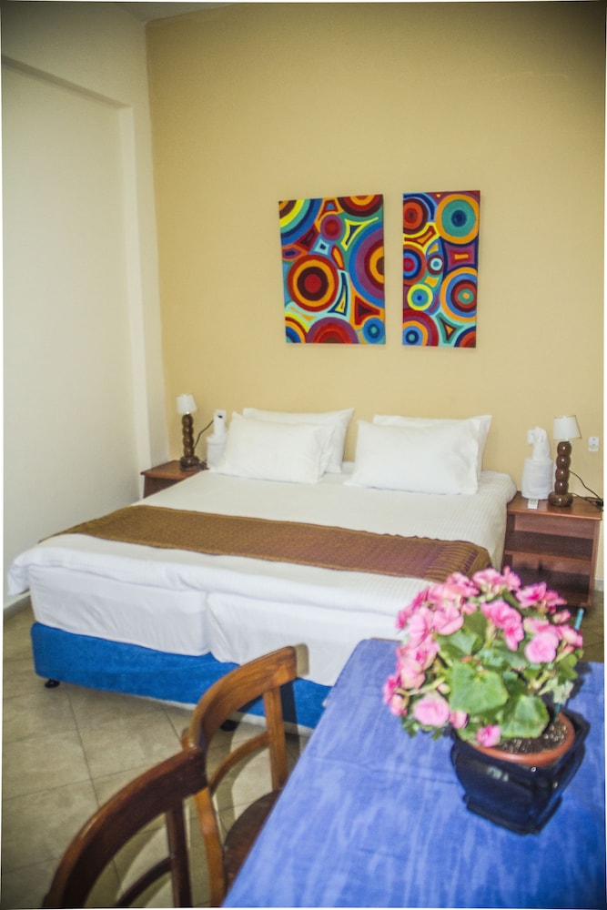 port inn hostel