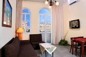 port inn hostel