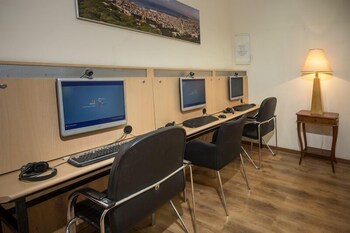 port inn hostel